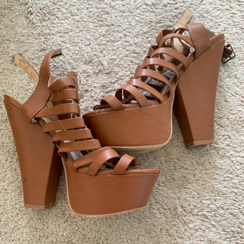 Steve Madden Strappy Chunky Heel Cognac